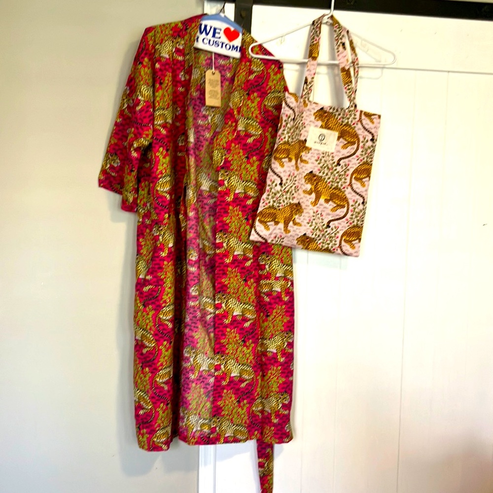 PrintFresh long Bagheera robe in hot pink leopard print, size small/medium